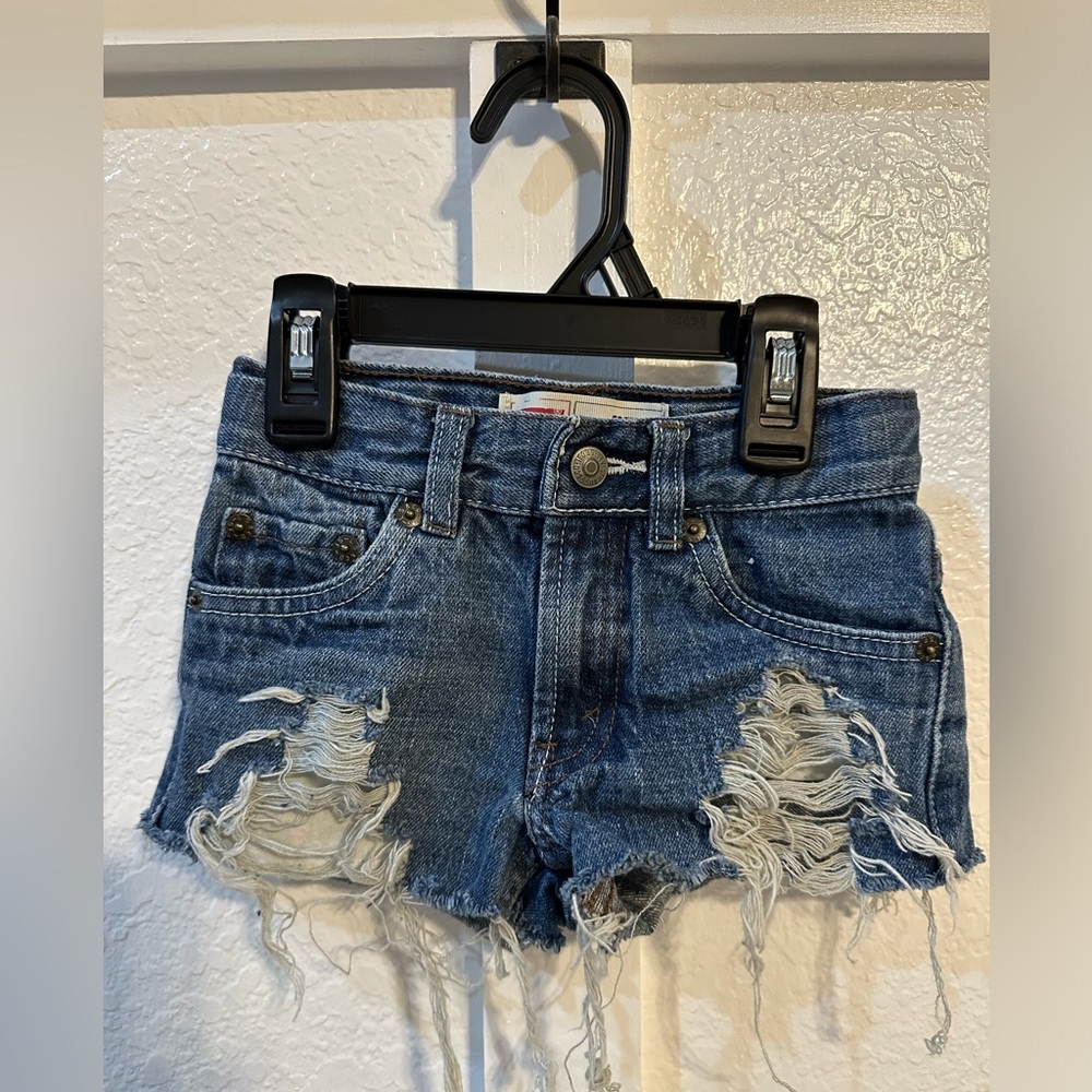 KIDS Levi’s cut off distressed jean shorts